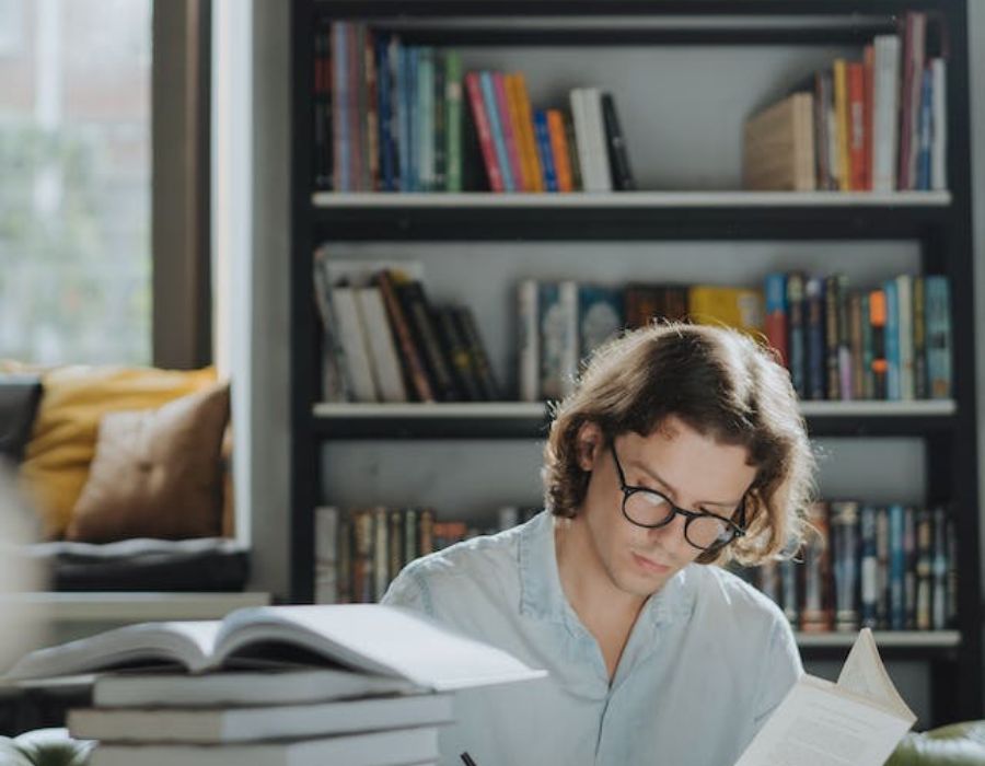 Writing an obituary for a public figure