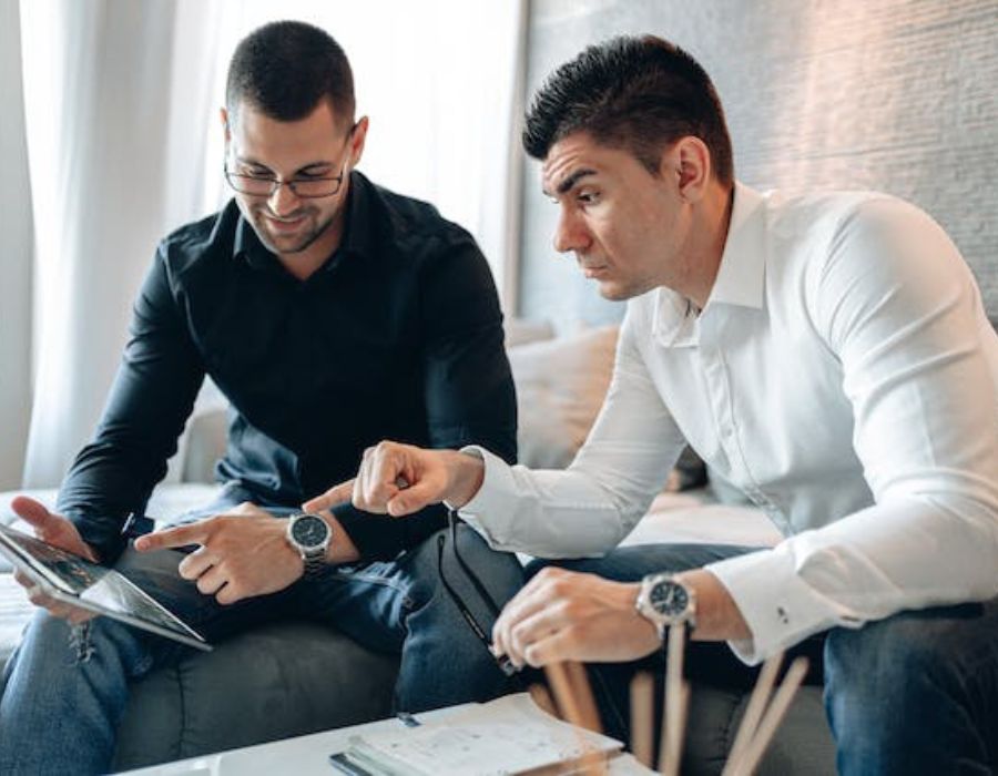 a man explaining eulogy vs epitaph